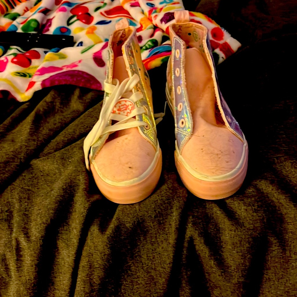 Pink, Pokémon shoes